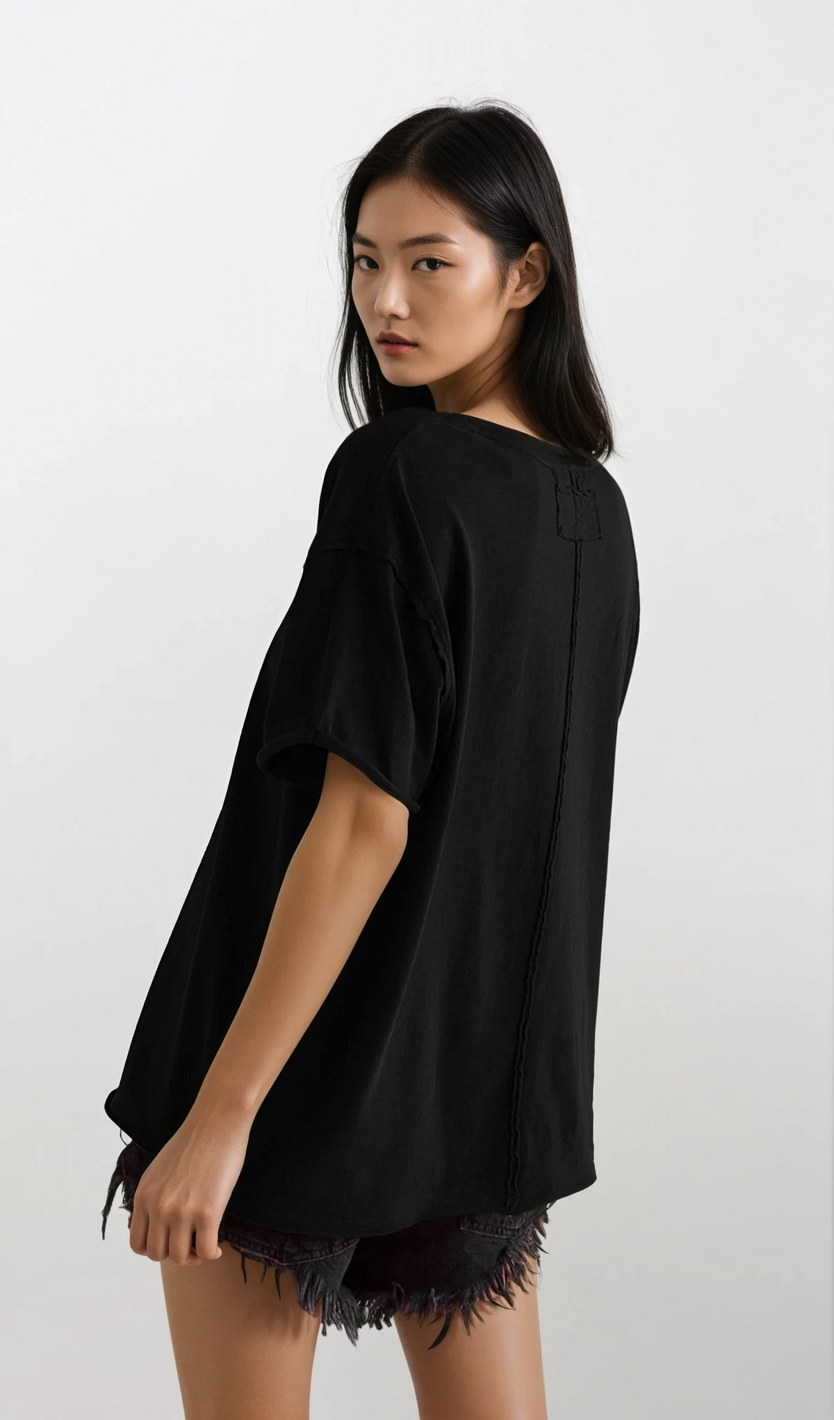Bare round neck half sleeve t-shirt with stretchy fit
