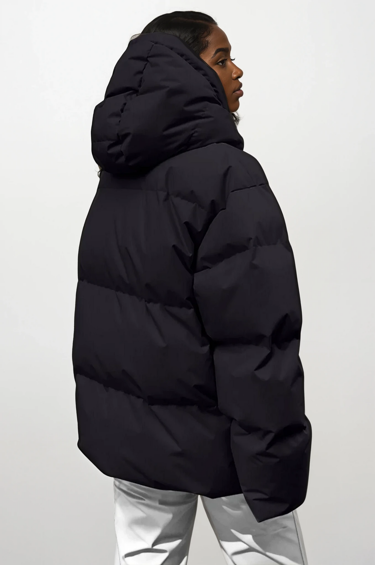 Lightweight solid chill puffer jacket with full zip and long sleeves