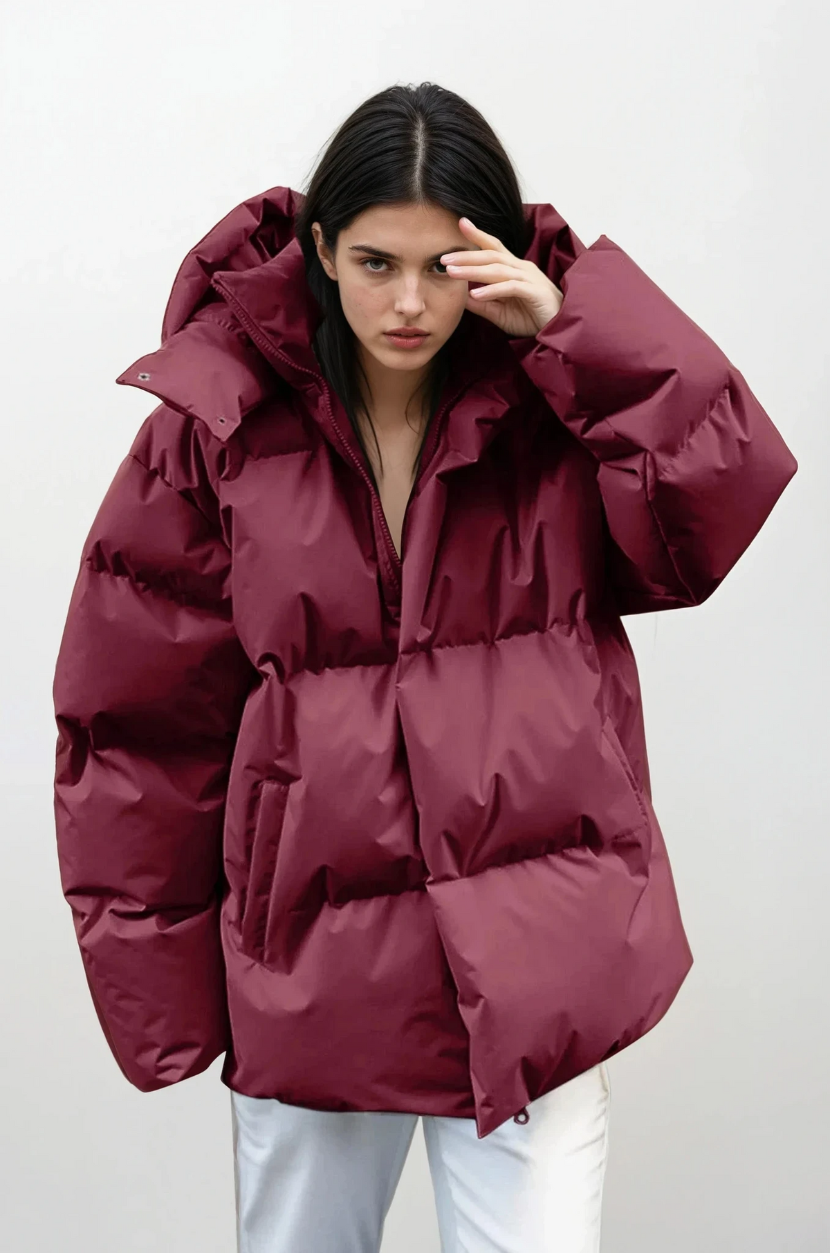 Lightweight solid pattern chill puffer jacket with full zip and long sleeves
