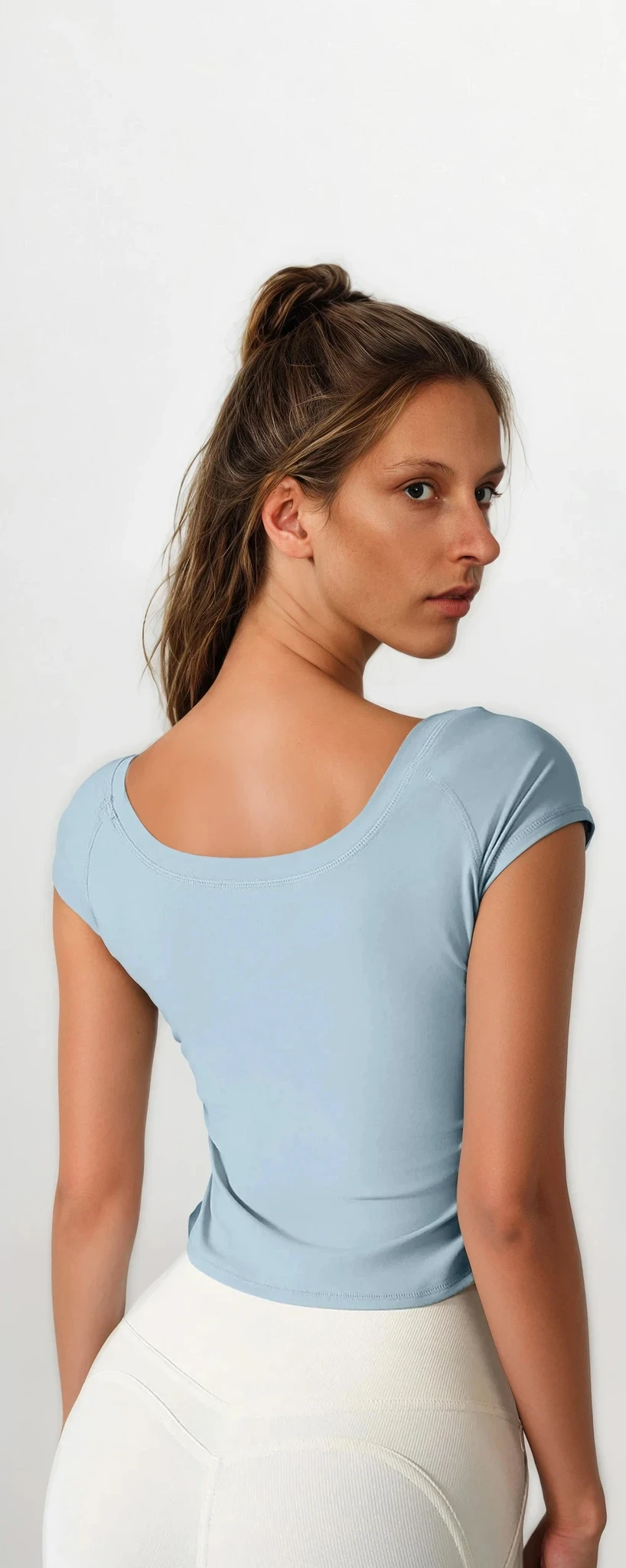Contour round neck short sleeve t-shirt in solid pattern