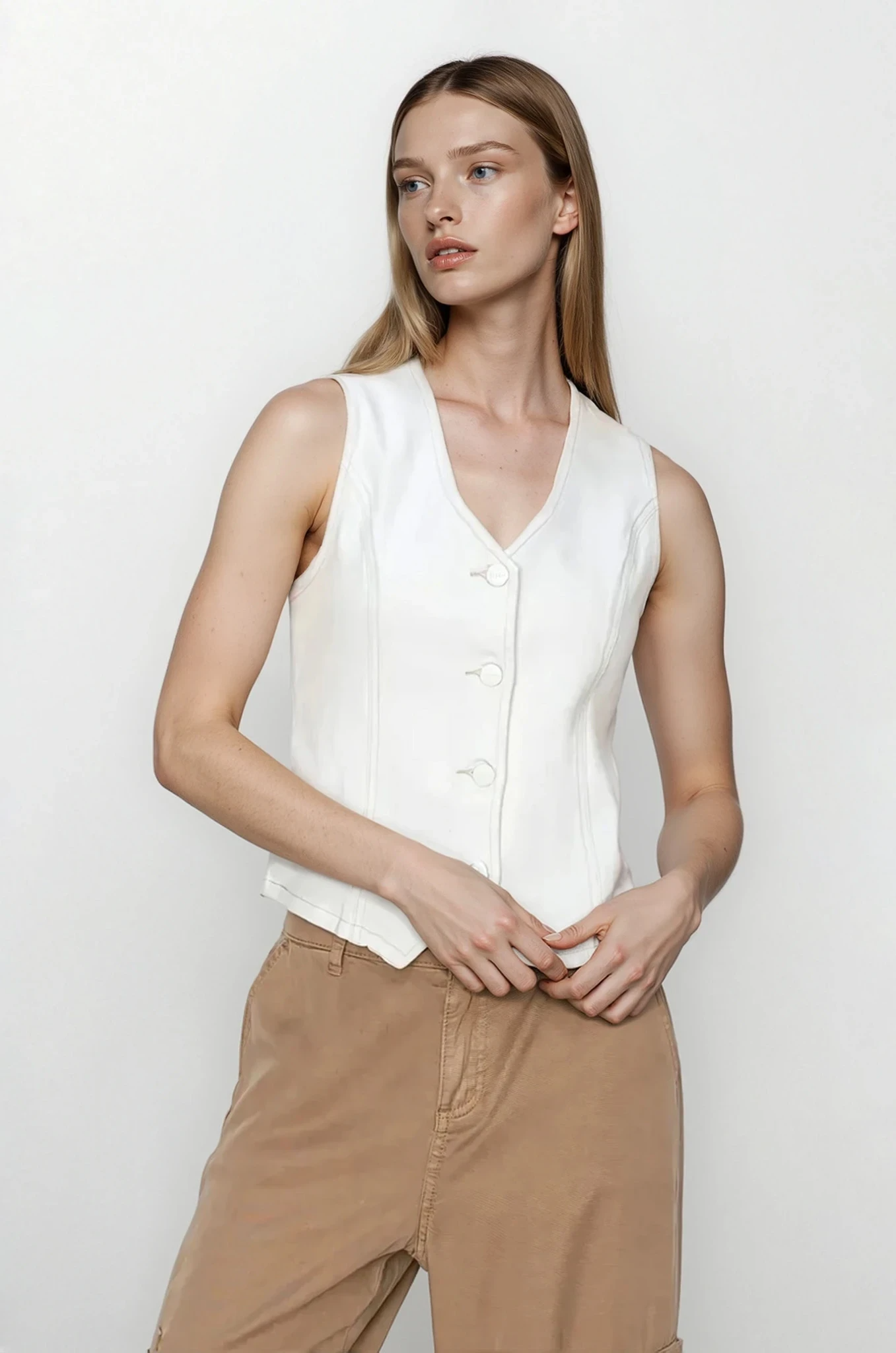 Light grey Marlo V‑Neck cropped vest from Trendsi, featuring a fitted design and subtle V-neck detail.
