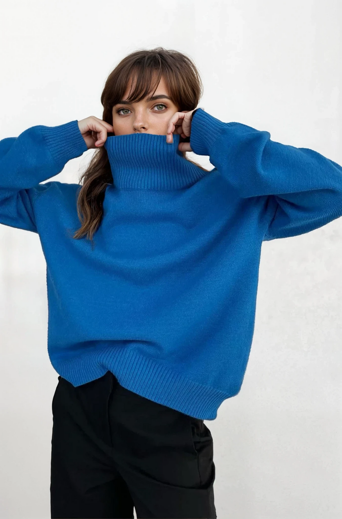 Effortless turtleneck sweater with dropped shoulders and long sleeves