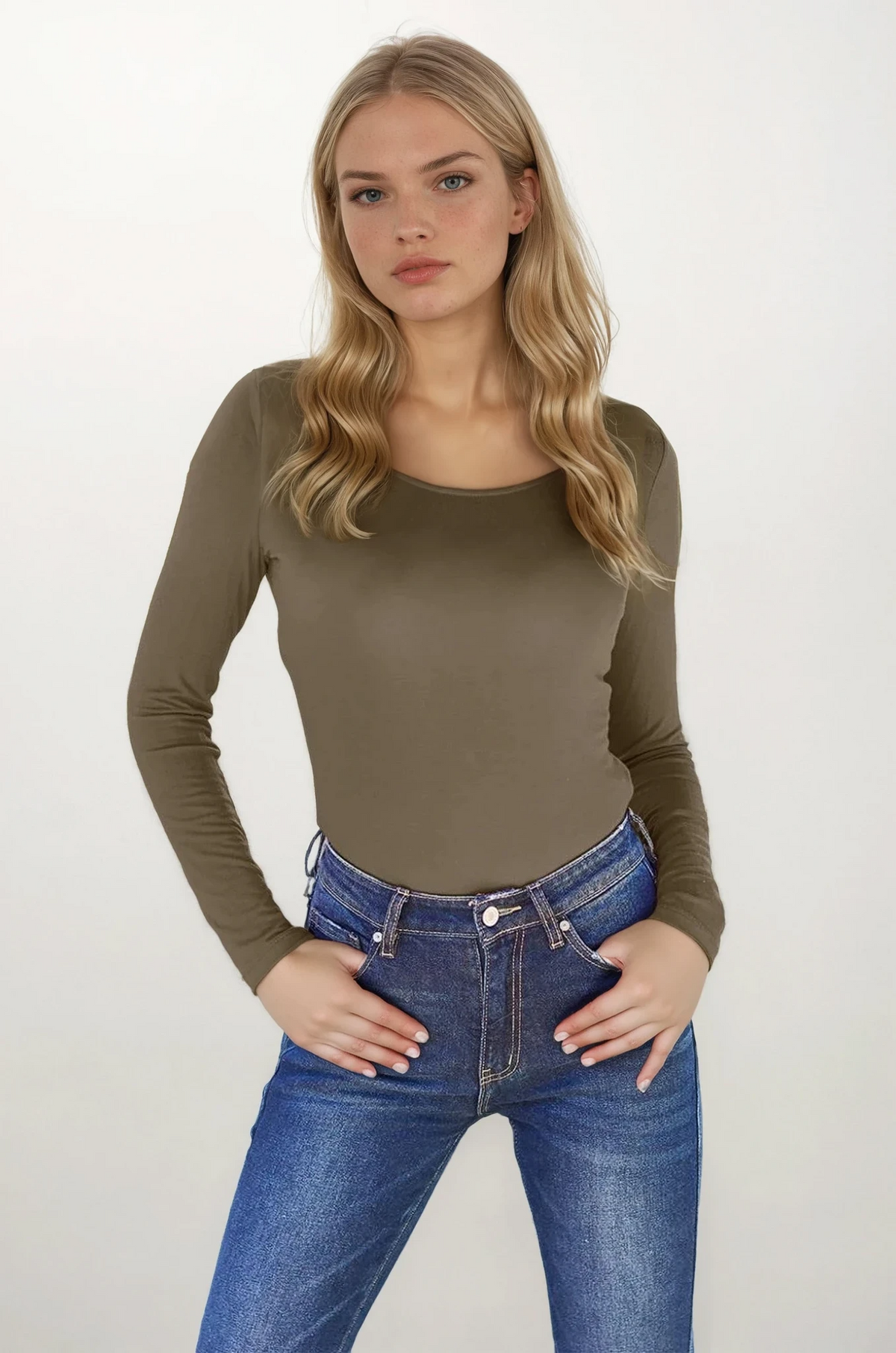 Essential round neck long sleeve bodysuit in solid pattern