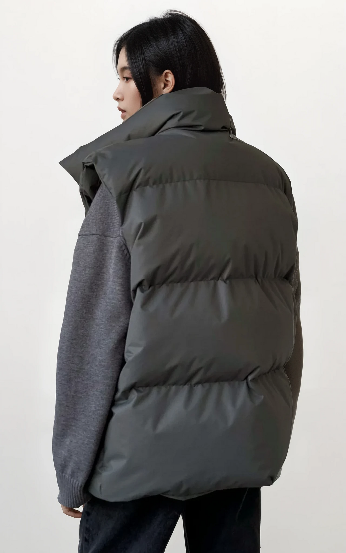 Icy turtleneck puffer vest with full zip and sleeveless design