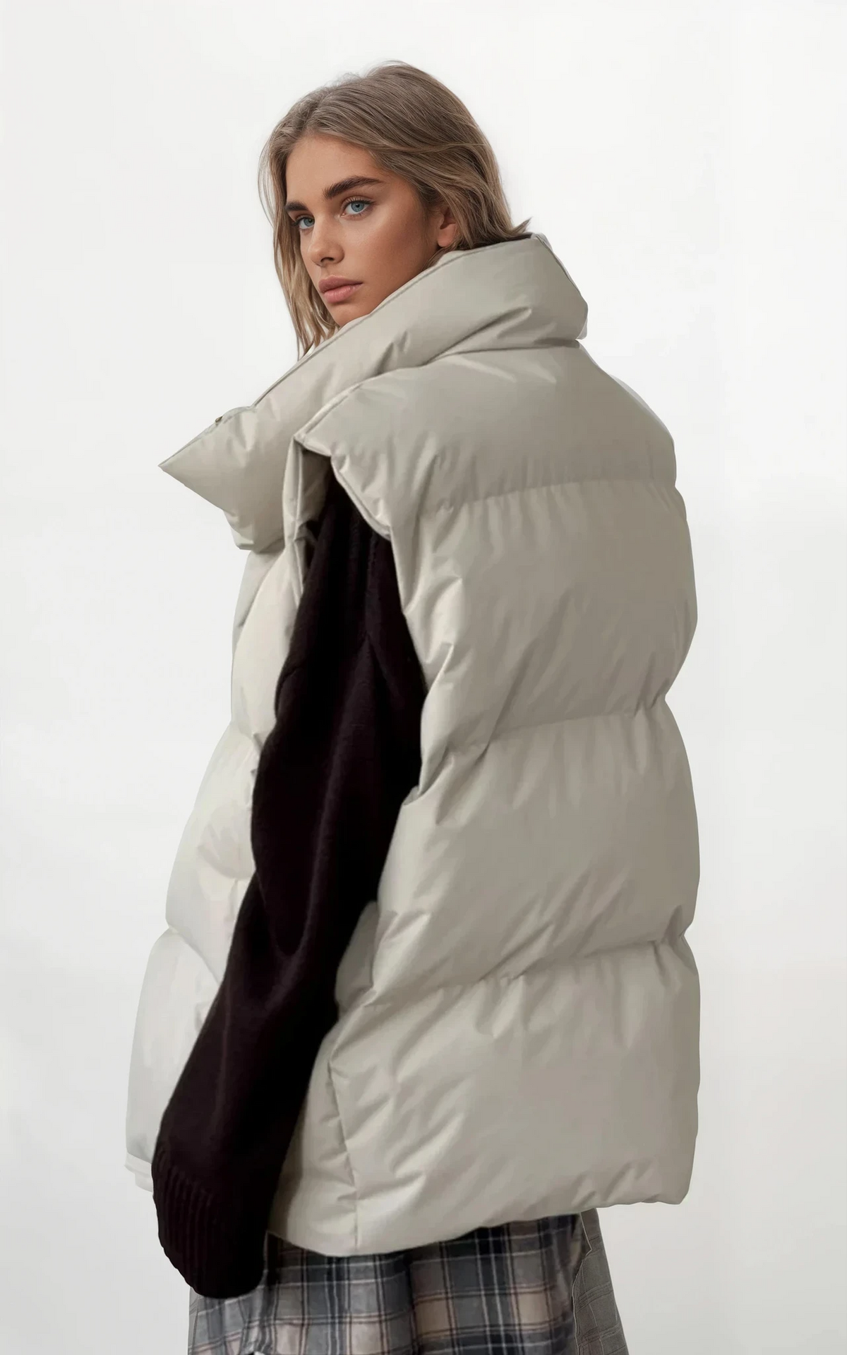 Icy turtleneck puffer vest coat with full zip and sleeveless design