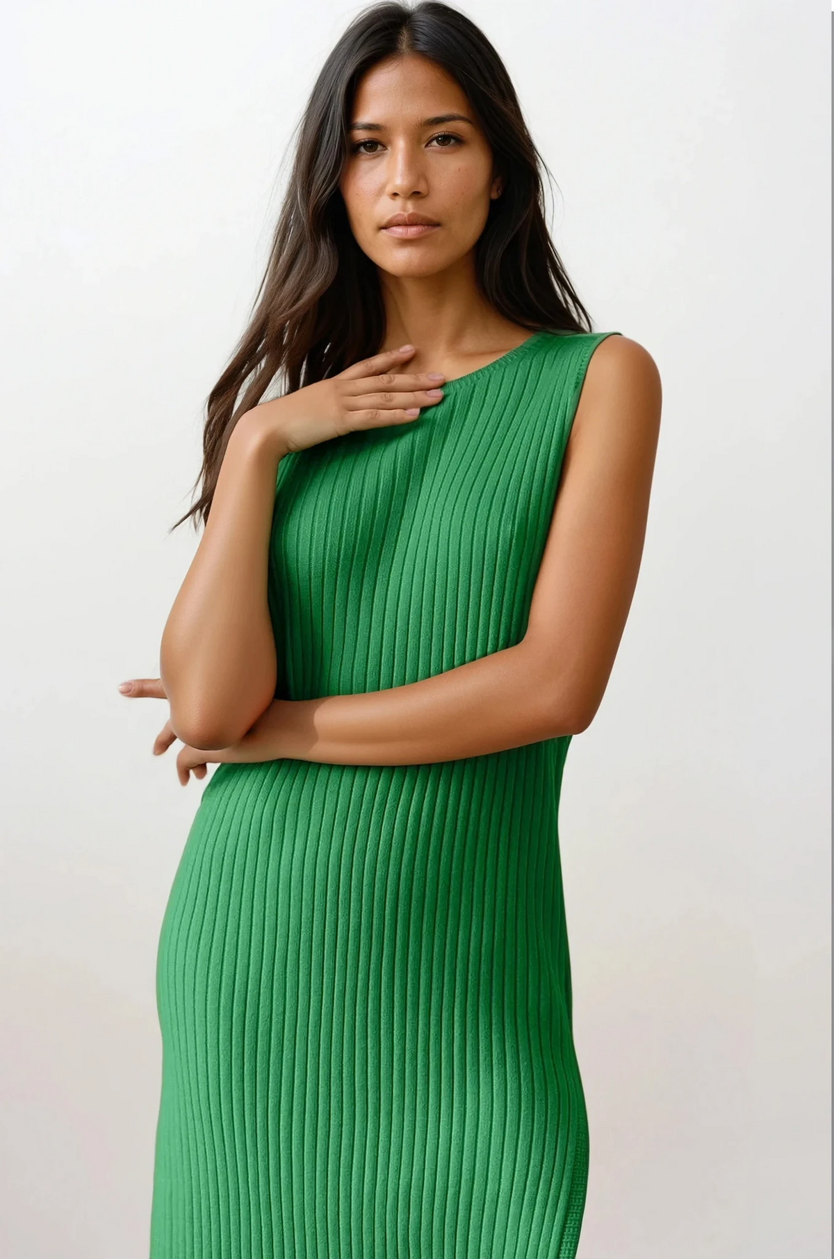 Rib-knit slit sleeveless midi dress with round neck and textured fabric