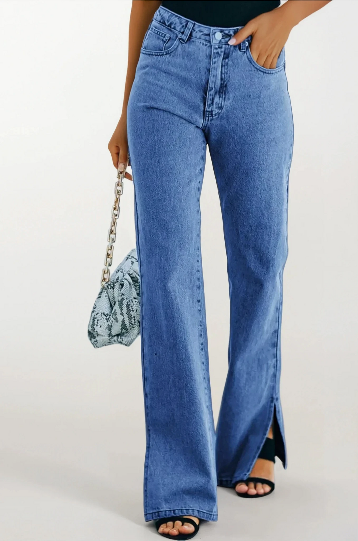 Side slit bootcut jeans with buttoned closure and pockets