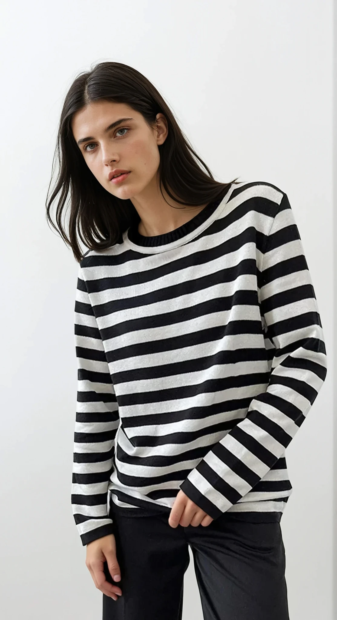 Striped long sleeve round neck sweater with classic pattern