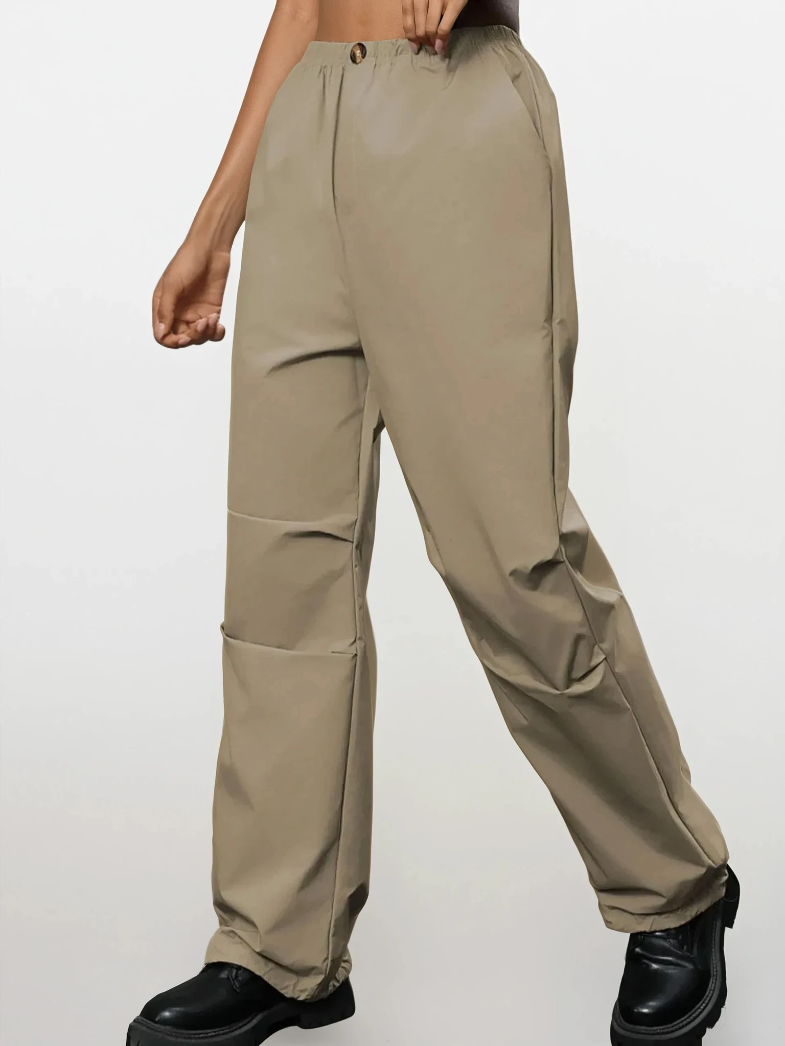 Versatile solid pattern parachute pant with pockets and button detail