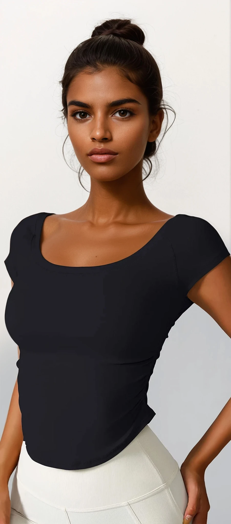 Contour round neck short sleeve black t-shirt with solid pattern