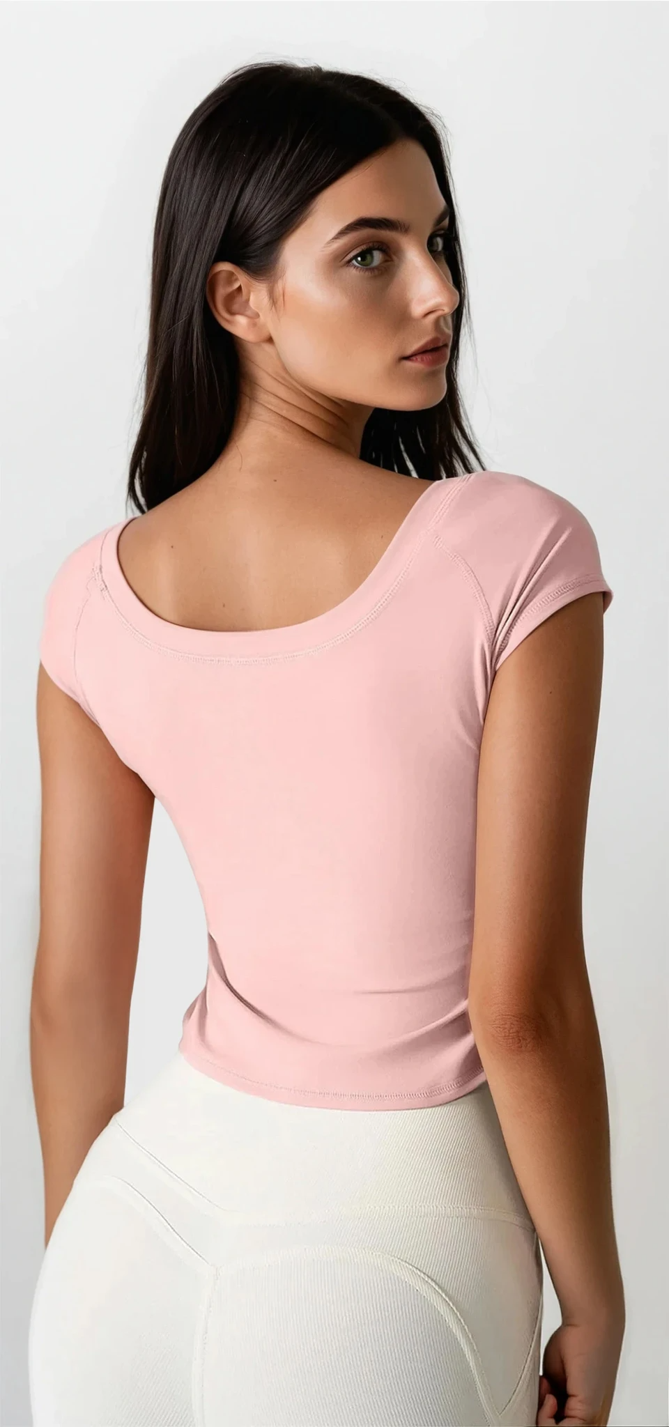 Contour round neck short sleeve t-shirt in solid color