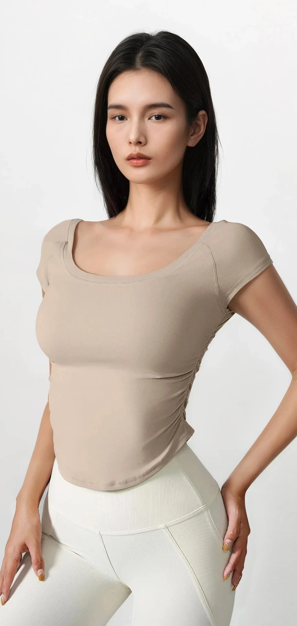 Contour round neck short sleeve t-shirt in solid pattern