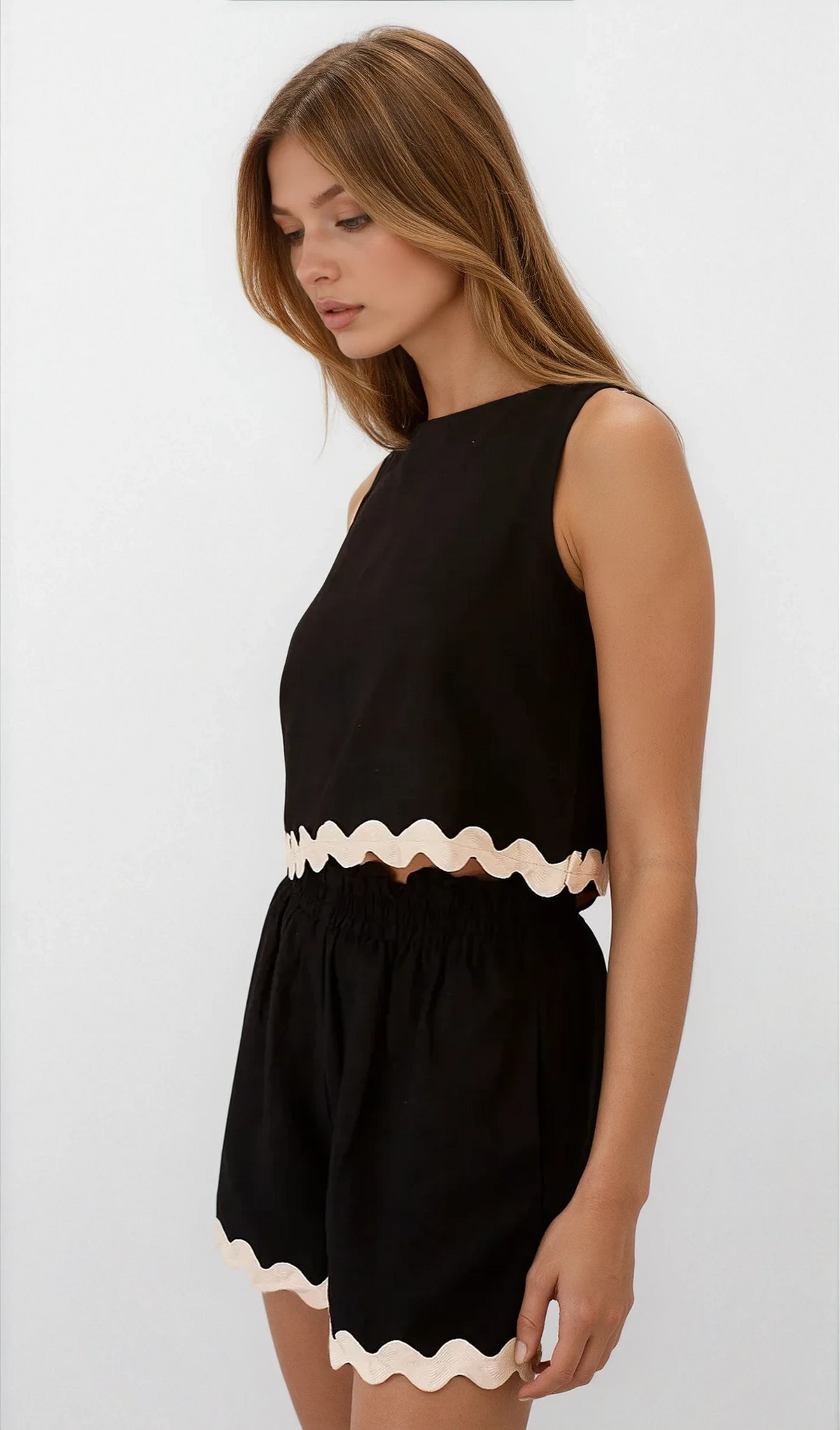 Dayform round neck tank and shorts set with pockets