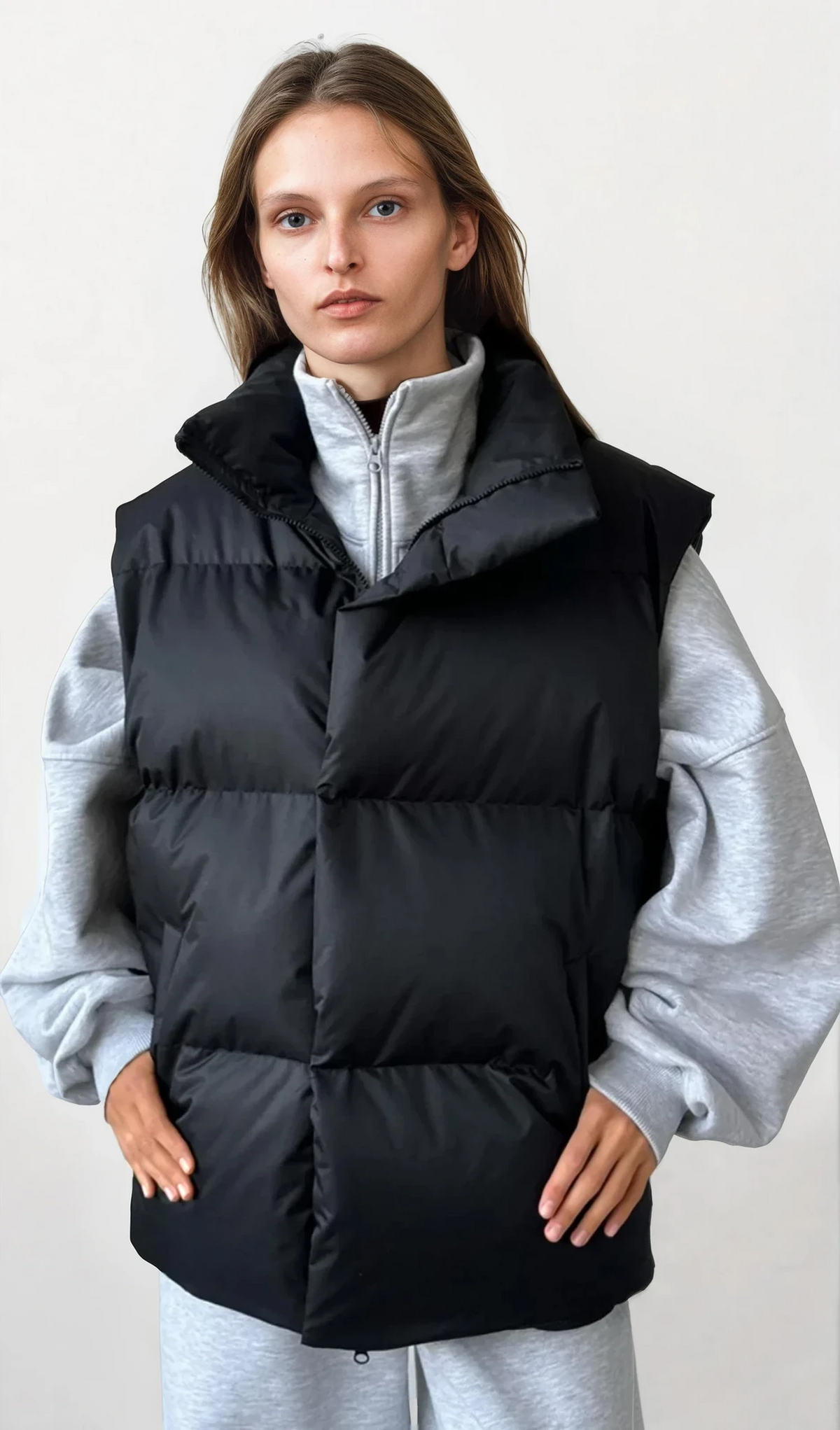 Icy turtleneck puffer vest with full zip and solid pattern