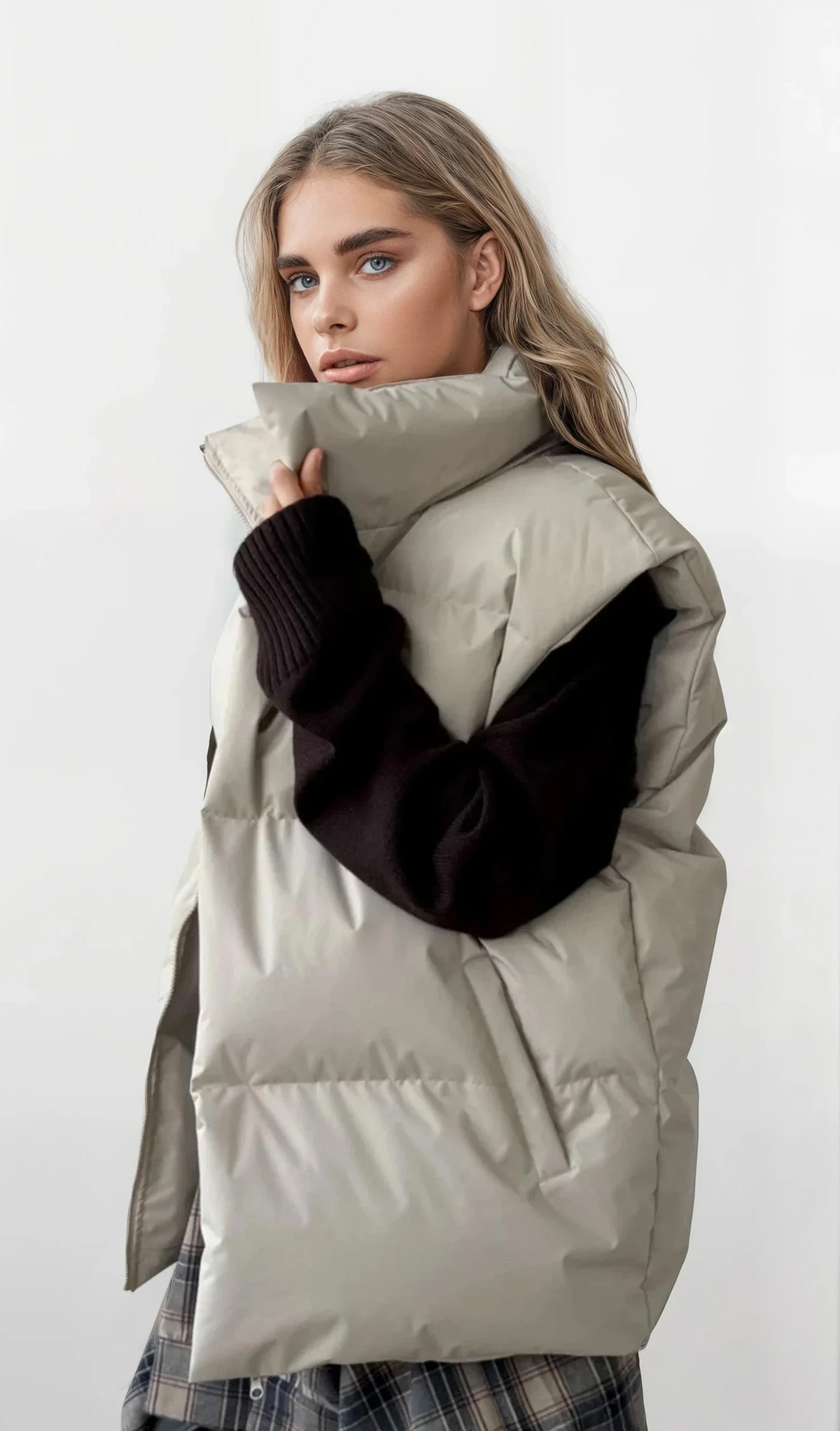 Icy turtleneck puffer vest coat with full zip and sleeveless design