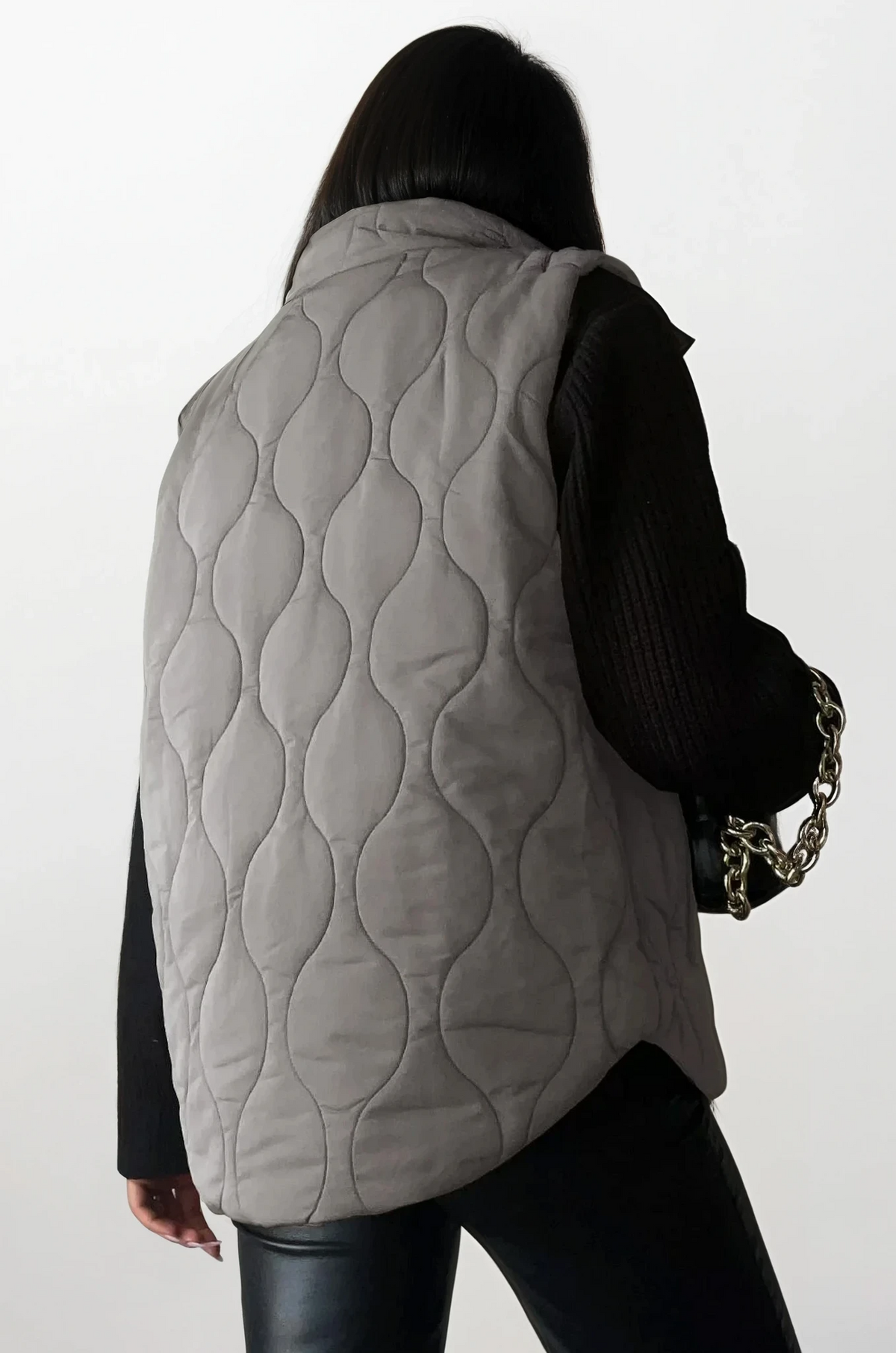 Quilted collared neck vest with sleeveless design