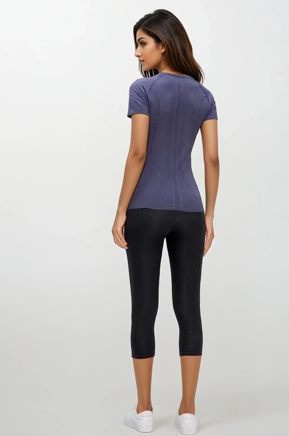 Simple round neck short sleeve made of soft, stretchy nylon fabric