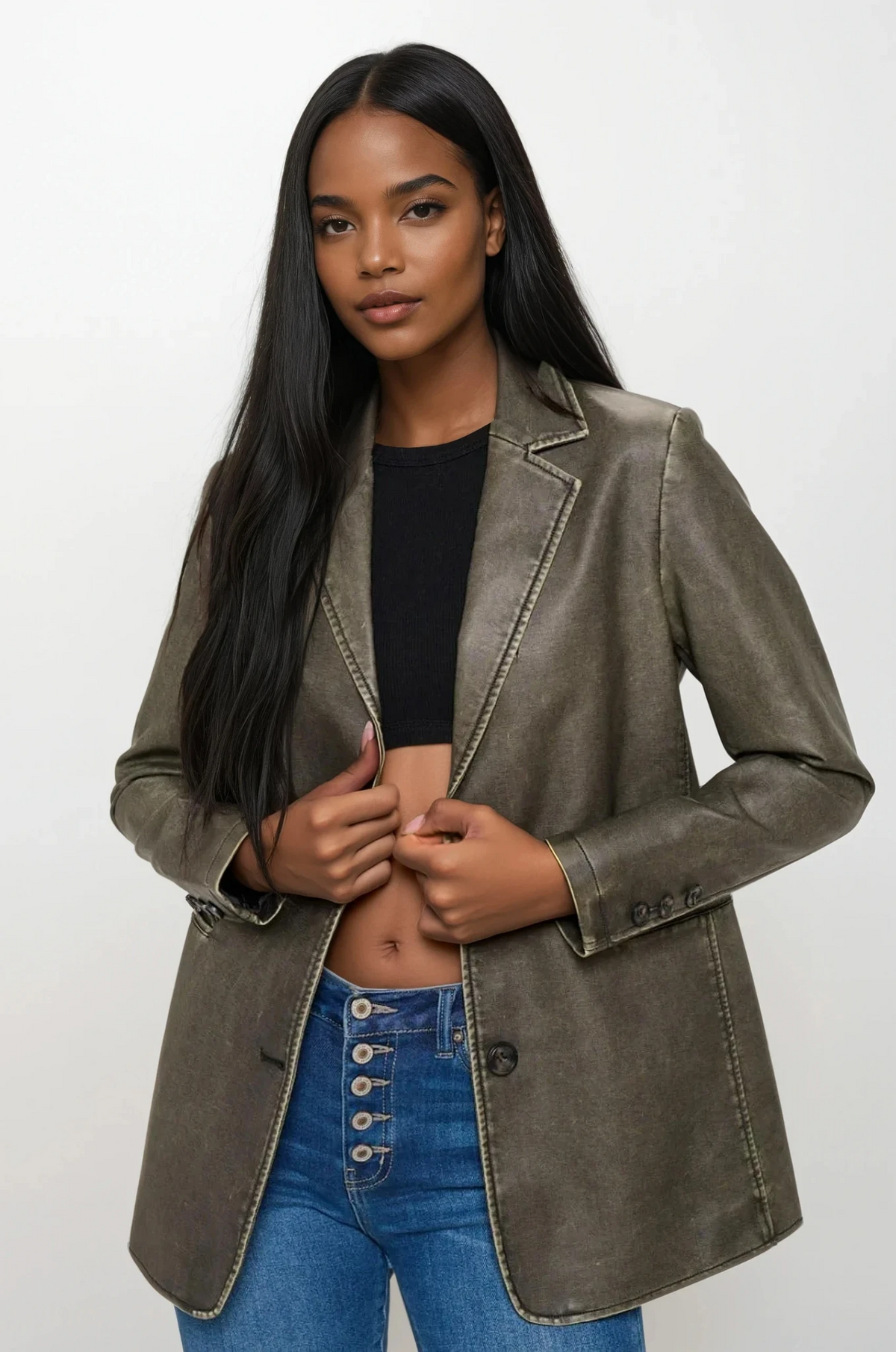 Statement single-breasted vegan leather blazer for versatile styling