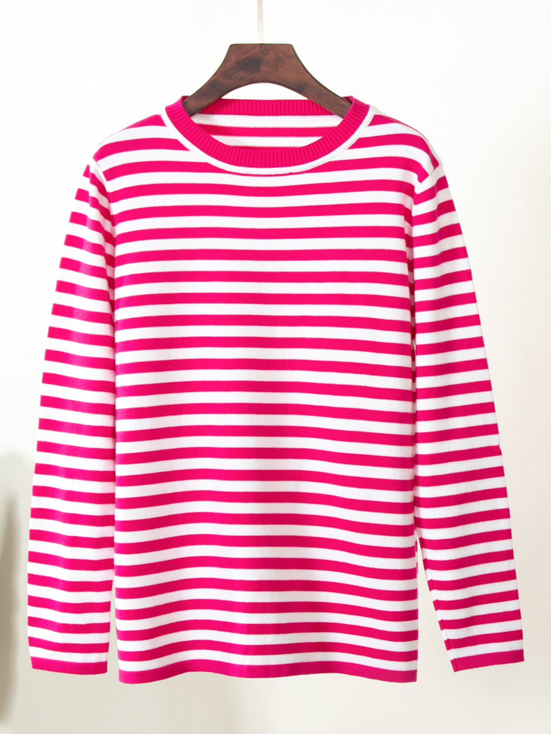 Striped round neck long sleeve sweater in classic style